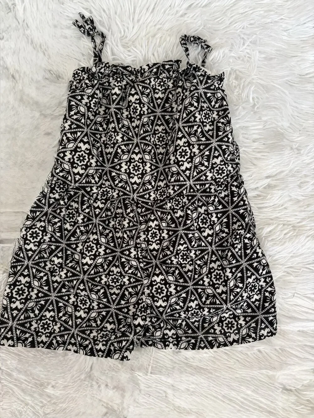 Baby Gap Girls 2T Black & White Design Romper. Adorable, Grt Quality